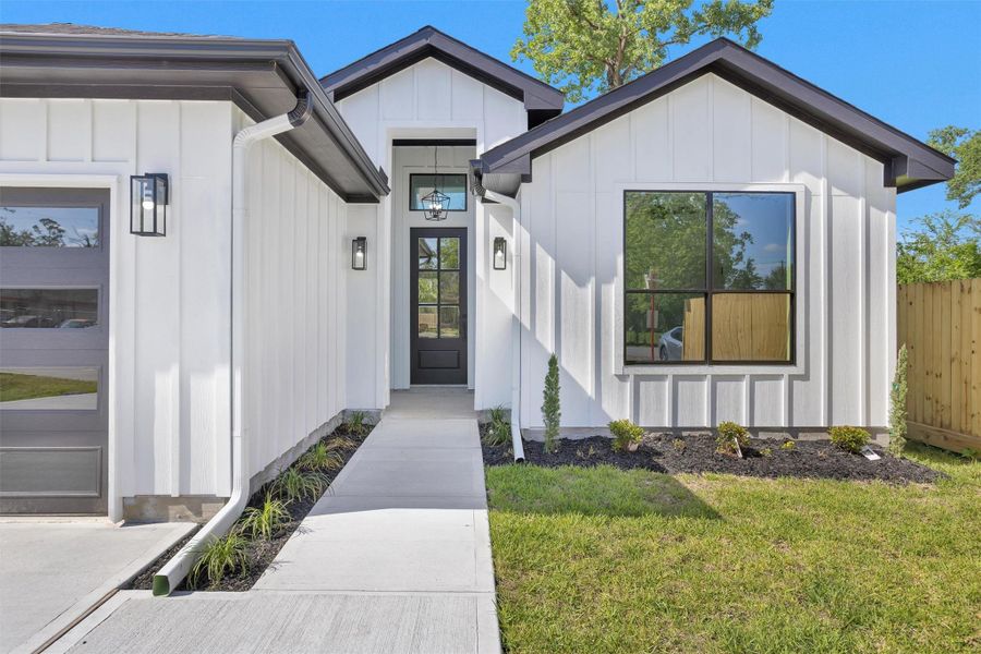 *ACTUAL HOME NOT PICTURED* This is a previously completed home by the same builder. Same floor plan with similar finishes will be in this home. (Home to be completed by Feb 2026)
