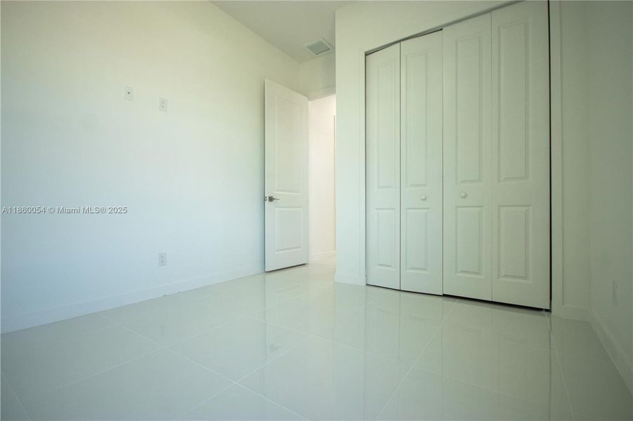 Spacious, unfurnished interior of a new home in , Lehigh Acres (Image 20).