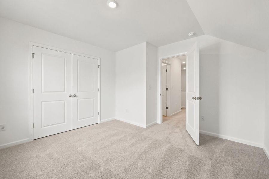 Spacious, unfurnished interior of a new home in Edgefield, Loris (Image 33).