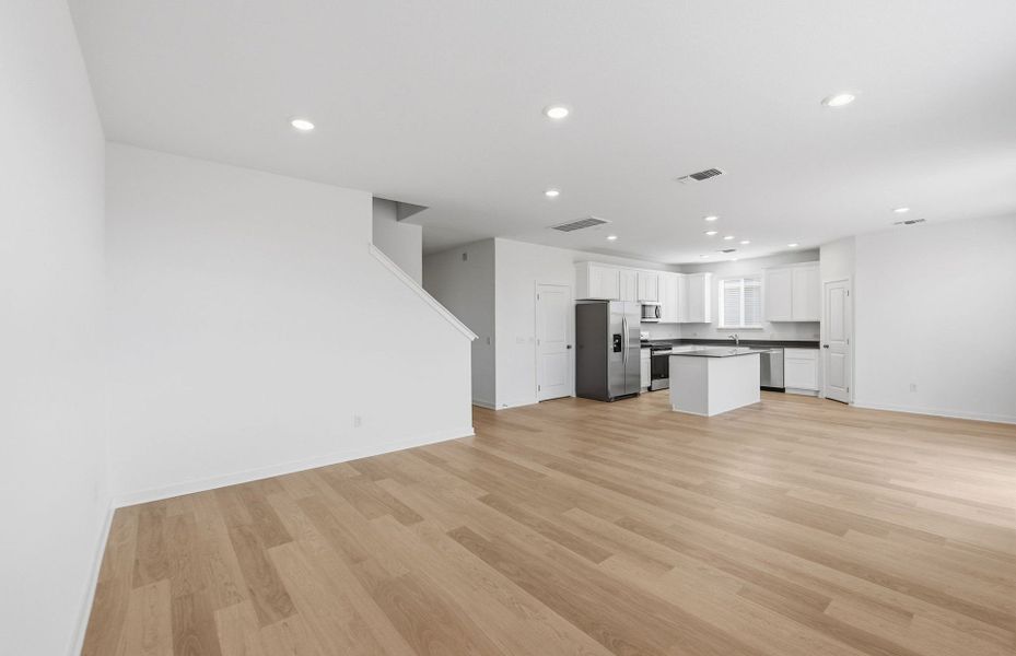 Spacious, unfurnished interior of a new home in Vantage, San Marcos (Image 20).