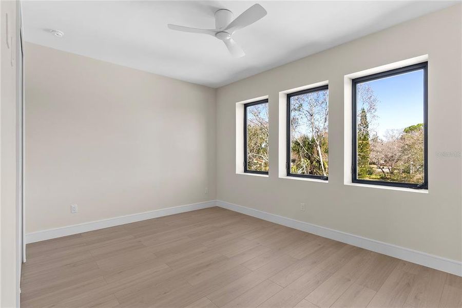 Spacious, unfurnished interior of a new home in , Oldsmar (Image 33).