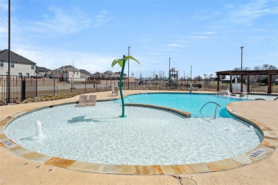 Community amenities in Creekside, Royse City (Image 30).