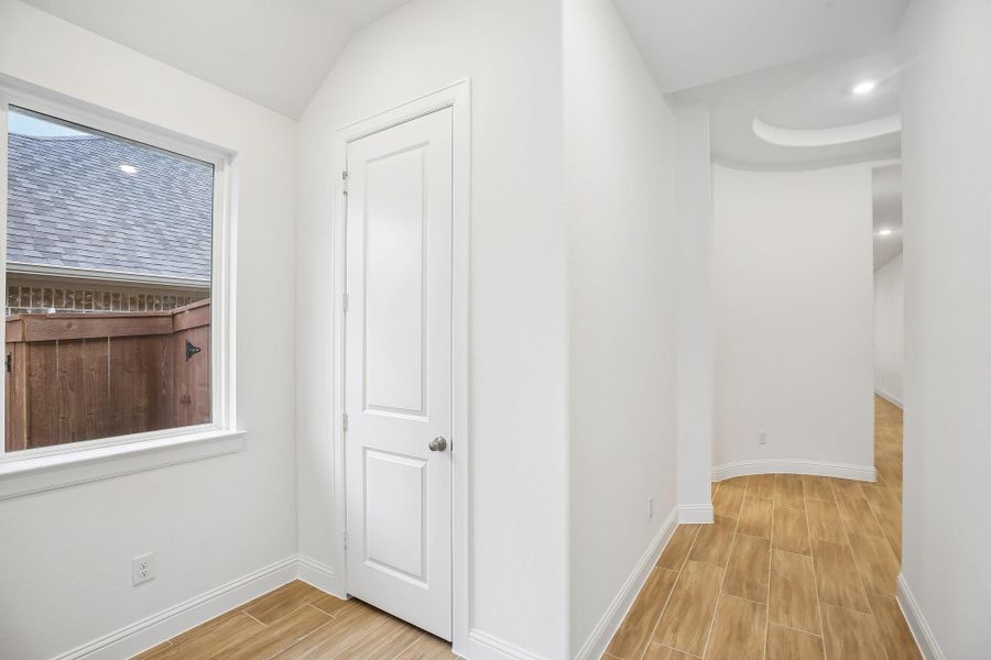 Spacious, unfurnished interior of a new home in Woodhavyn 40', Magnolia (Image 26). Spacious, unfurnished interior of a new home in Woodhavyn 40', Magnolia (Image 26).