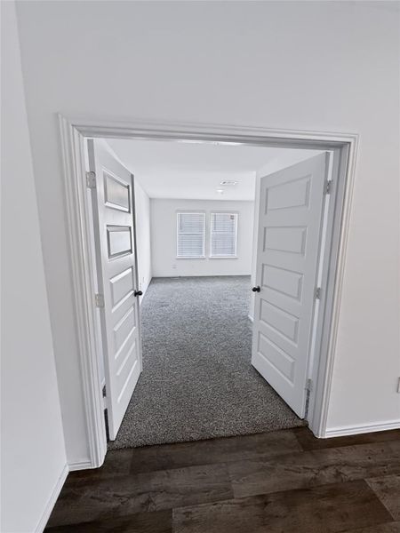 Spacious, unfurnished interior of a new home in Windstone on the Prairie, Richmond (Image 25).
