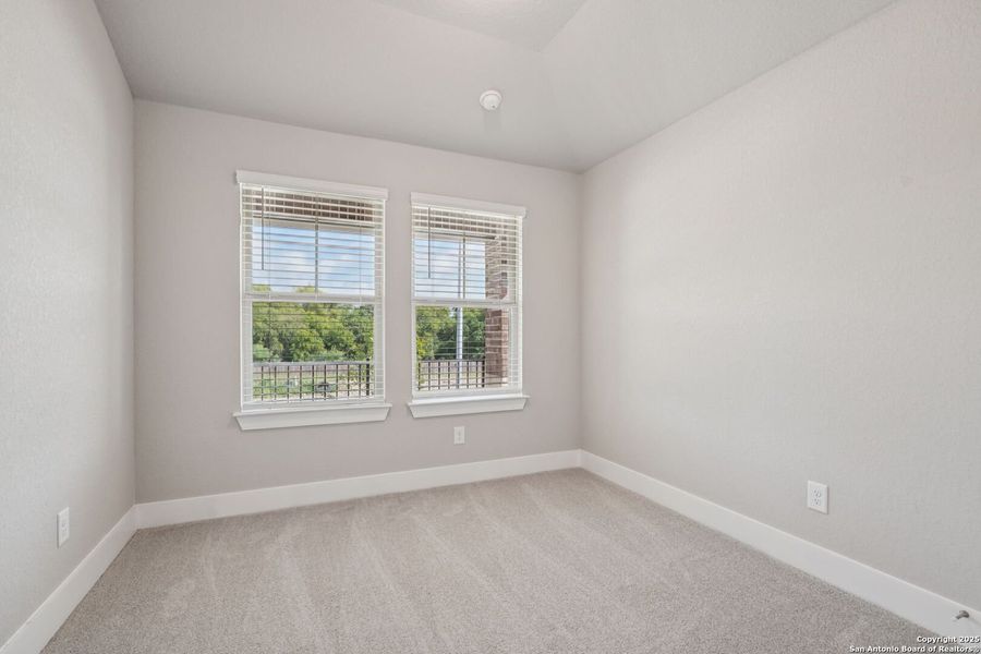 Spacious, unfurnished interior of a new home in Comanche Ridge, San Antonio (Image 18).