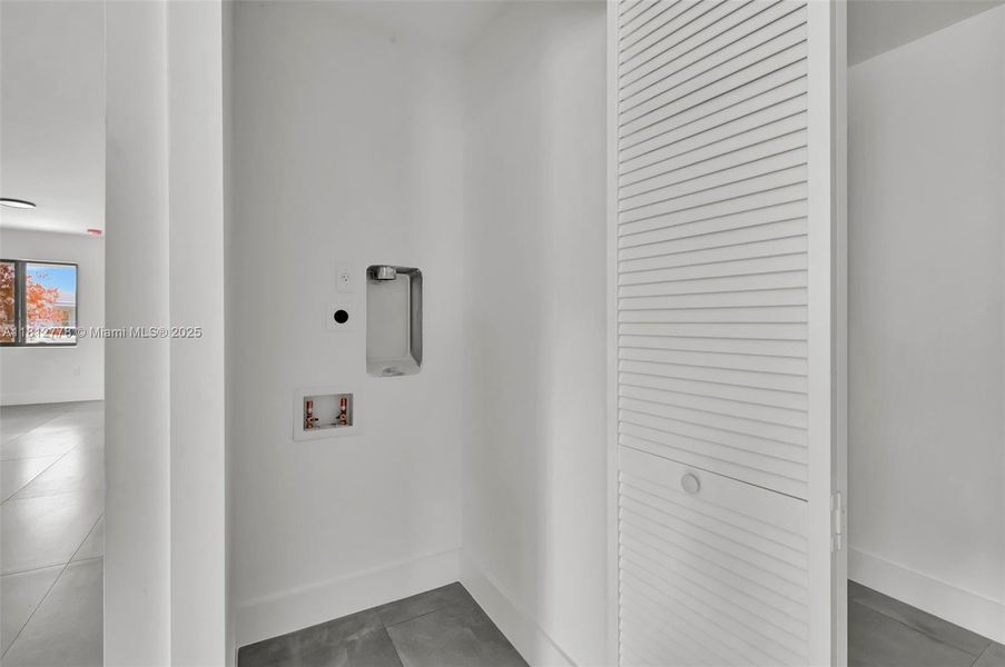 Spacious, unfurnished interior of a new home in , Miami Gardens (Image 44).