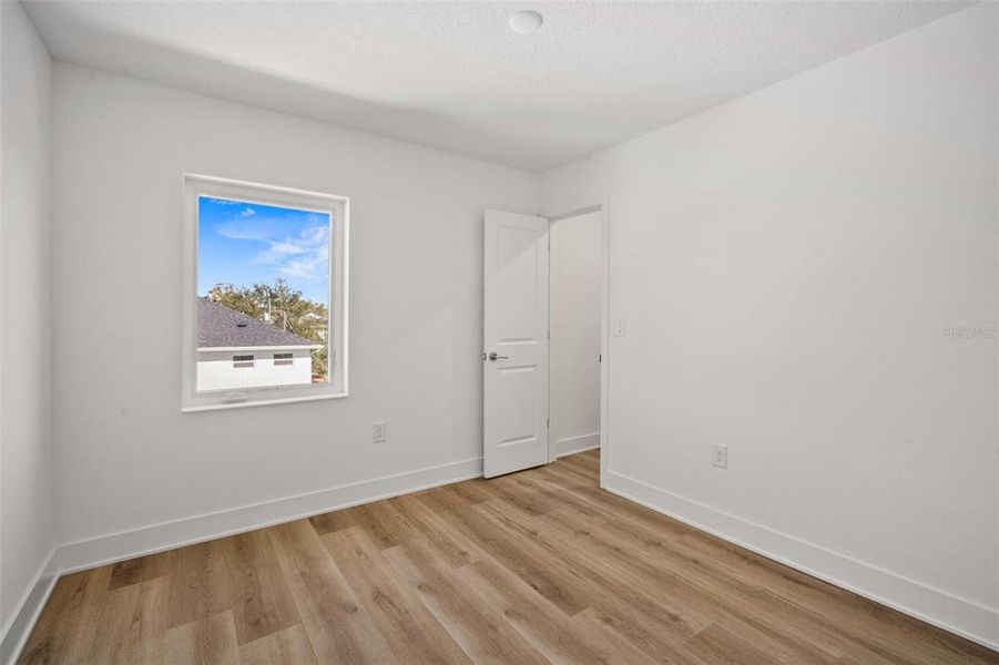 Spacious, unfurnished interior of a new home in , Tampa (Image 11).