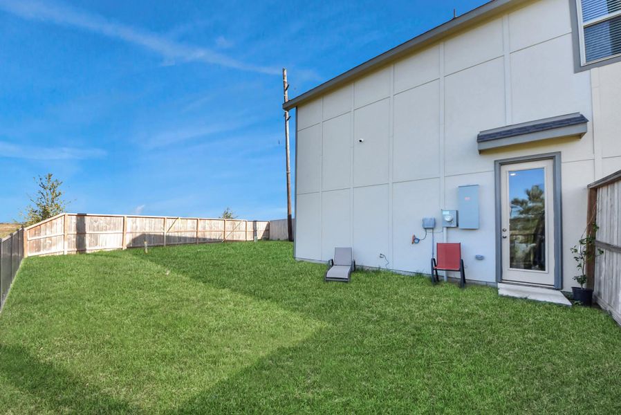 Exterior details and patio area of a home in Cross Creek Ranch, Fulshear (Image 4).