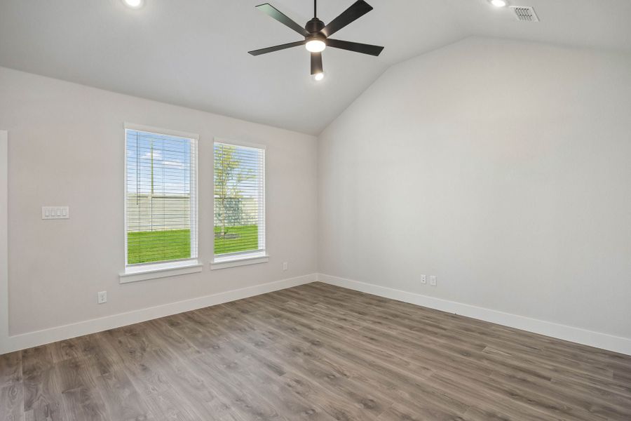 Spacious, unfurnished interior of a new home in Painted Tree Woodland West, McKinney (Image 17).