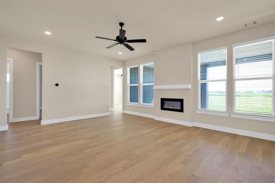 Spacious, unfurnished interior of a new home in Springside Estates II, Waxahachie (Image 25). Spacious, unfurnished interior of a new home in Springside Estates II, Waxahachie (Image 25).