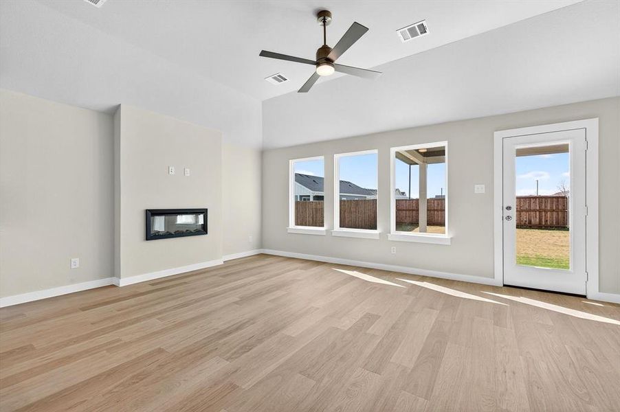 Spacious, unfurnished interior of a new home in Hickory Hill, Sherman (Image 33).