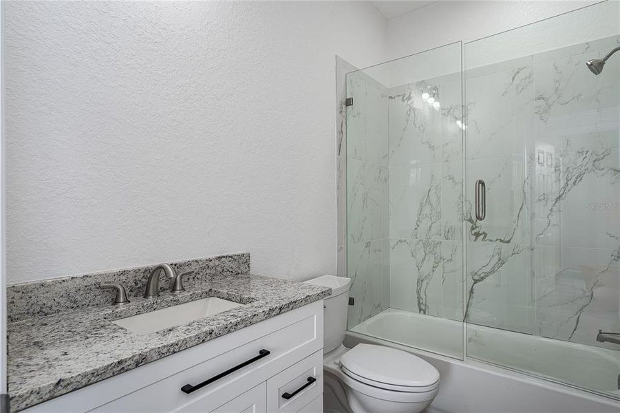 1515 2 Avenue West Palmetto FL 34221 MLS # A4657144Guest Bath, granite counter tops