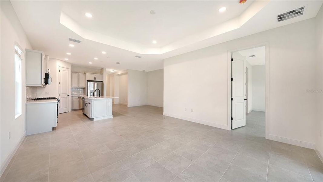 Spacious, unfurnished interior of a new home in Palmera, Venice (Image 39).