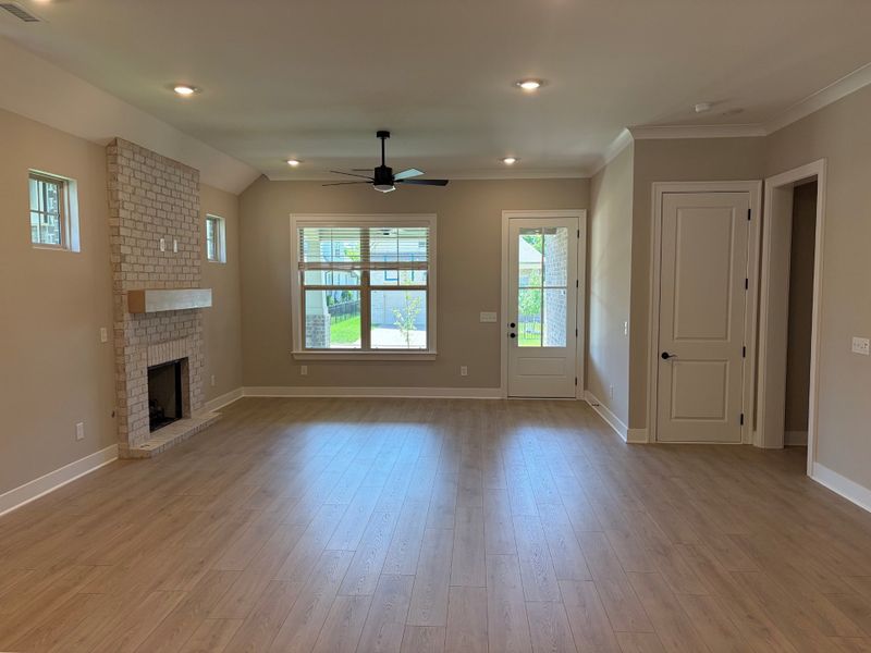 Spacious, unfurnished interior of a new home in Bluebird Hollow at Autumn Ridge, Spring Hill (Image 17).