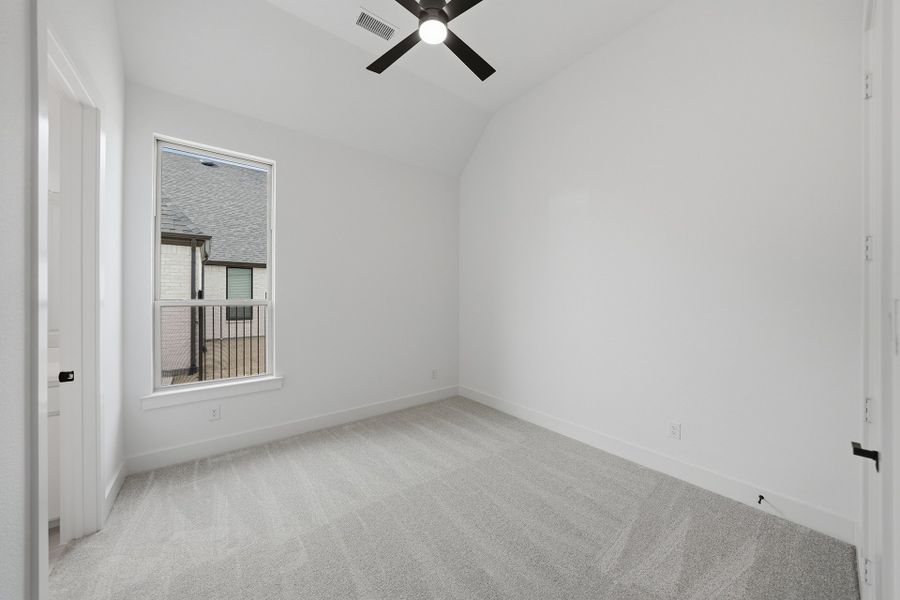 Spacious, unfurnished interior of a new home in Quail Hollow, Rockwall (Image 25). Spacious, unfurnished interior of a new home in Quail Hollow, Rockwall (Image 25).