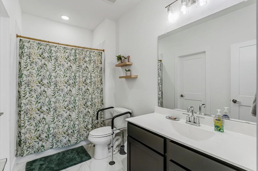 Ensuite Bathroom bedroom 2