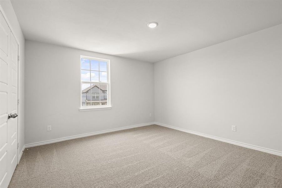 Spacious, unfurnished interior of a new home in Sycamore Landing, Fort Worth (Image 20).