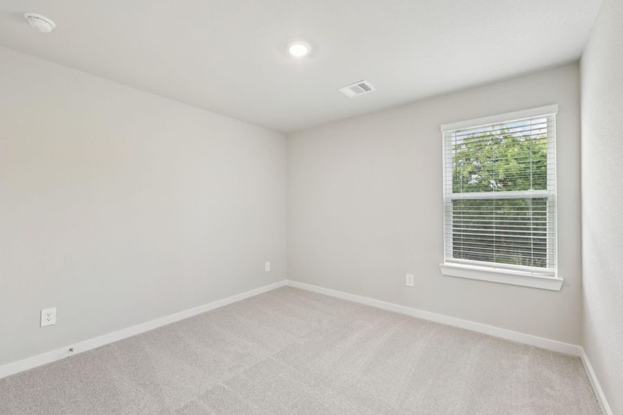 Spacious, unfurnished interior of a new home in Heights of Barbers Hill, Mont Belvieu (Image 16).