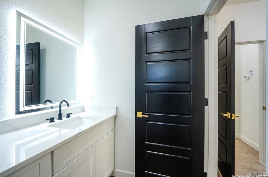 Furnished interior view inside a new home in , La Vernia (Image 6).