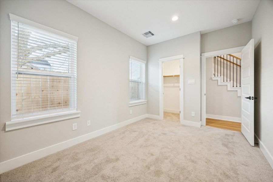 Spacious, unfurnished interior of a new home in , Houston (Image 23).