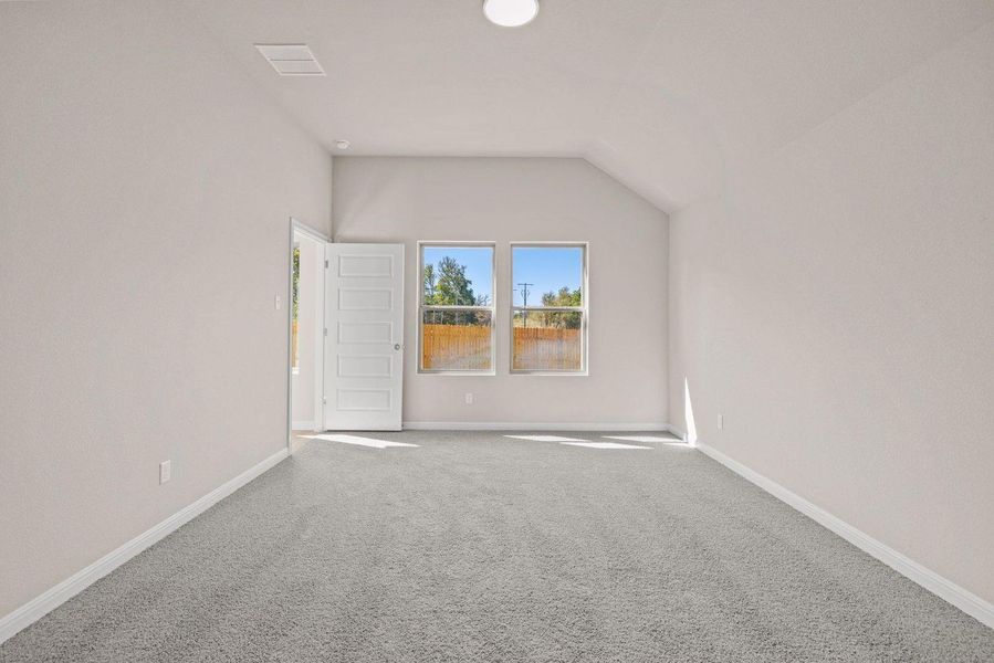 Spacious, unfurnished interior of a new home in Trinity Ranch, Elgin (Image 13).