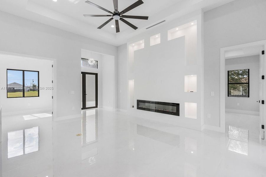 Spacious, unfurnished interior of a new home in , Cape Coral (Image 54).