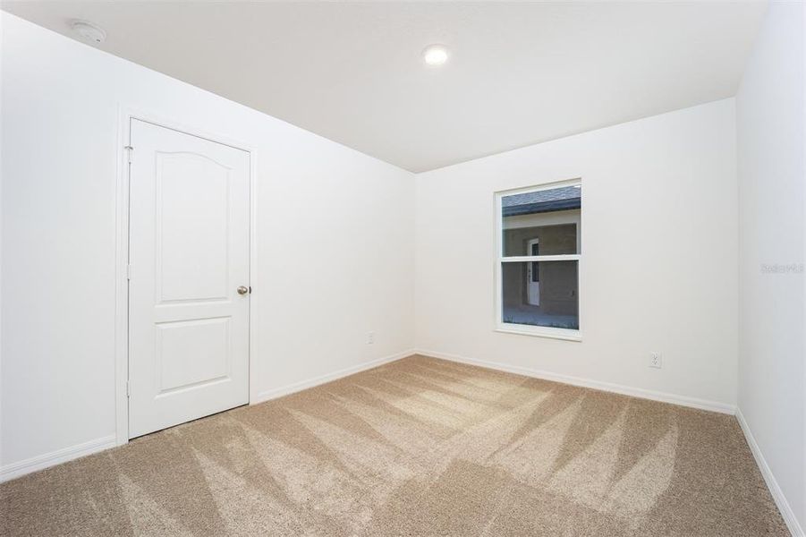 Spacious, unfurnished interior of a new home in Gum Lake Preserve, Lake Alfred (Image 13).