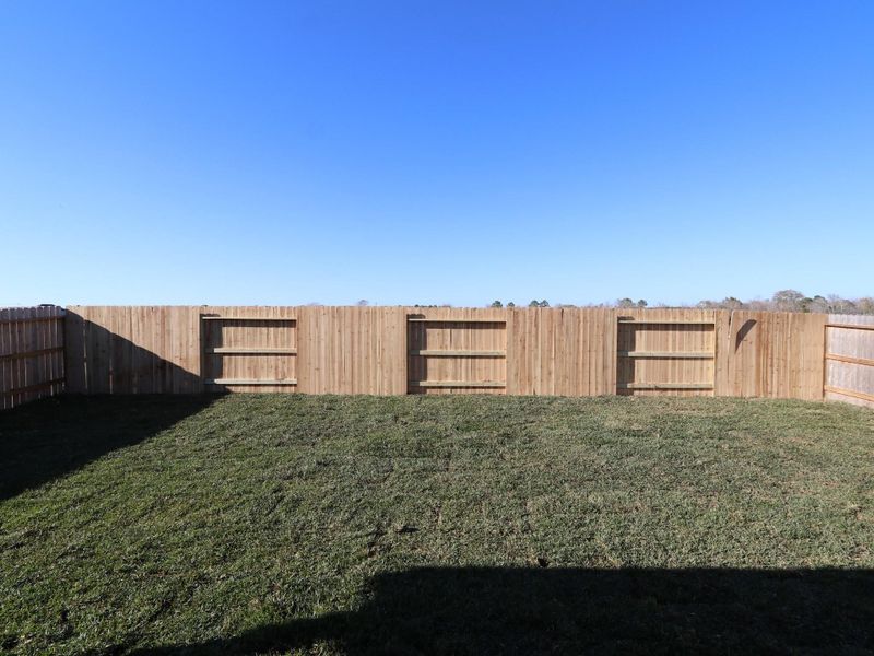 Exterior details and patio area of a home in Lago Mar, Santa Fe (Image 3).