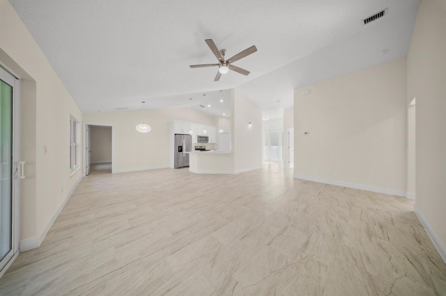 Spacious, unfurnished interior of a new home in , Fort Pierce (Image 21).