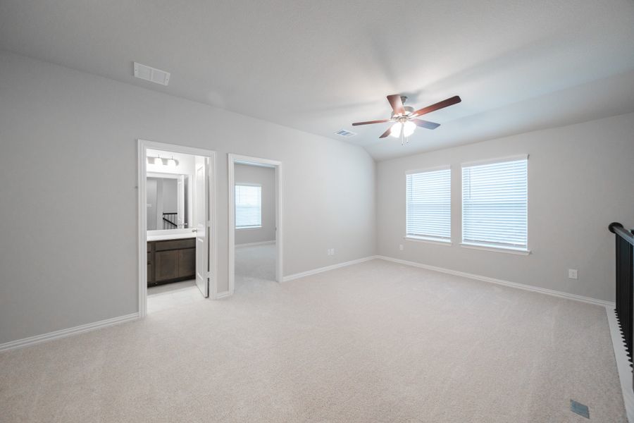Spacious, unfurnished interior of a new home in The Villages of Hurricane Creek, Anna (Image 26).
