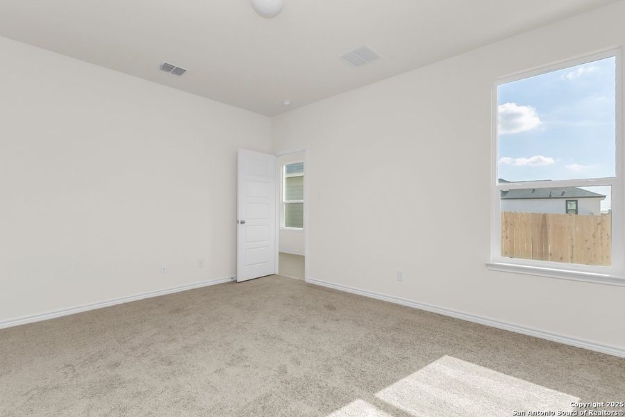 Spacious, unfurnished interior of a new home in Medina Crossing, Von Ormy (Image 11).