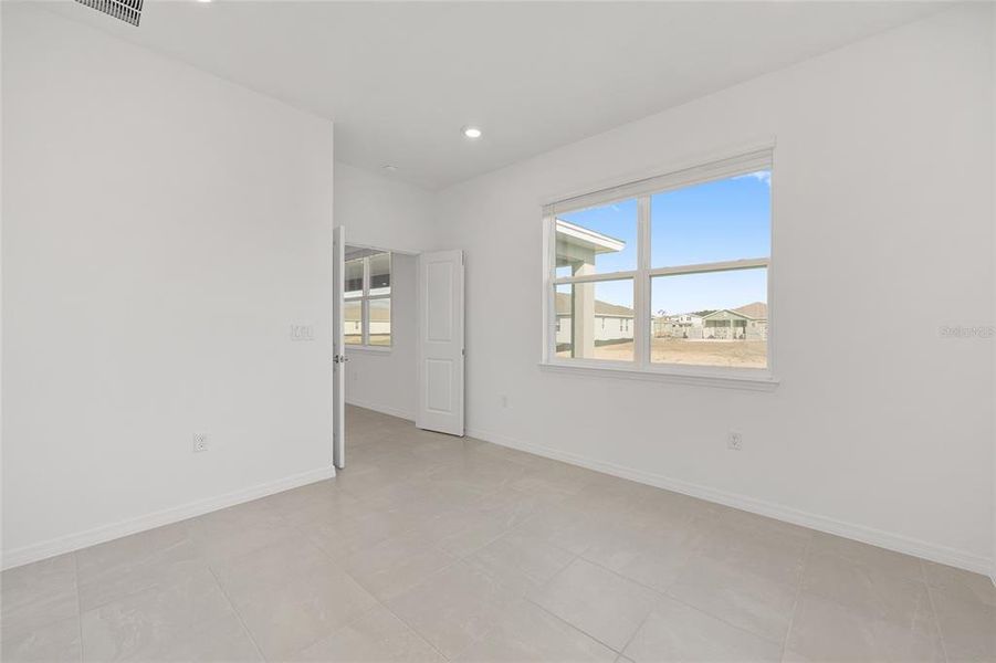 Spacious, unfurnished interior of a new home in Calesa Township, Ocala (Image 39).