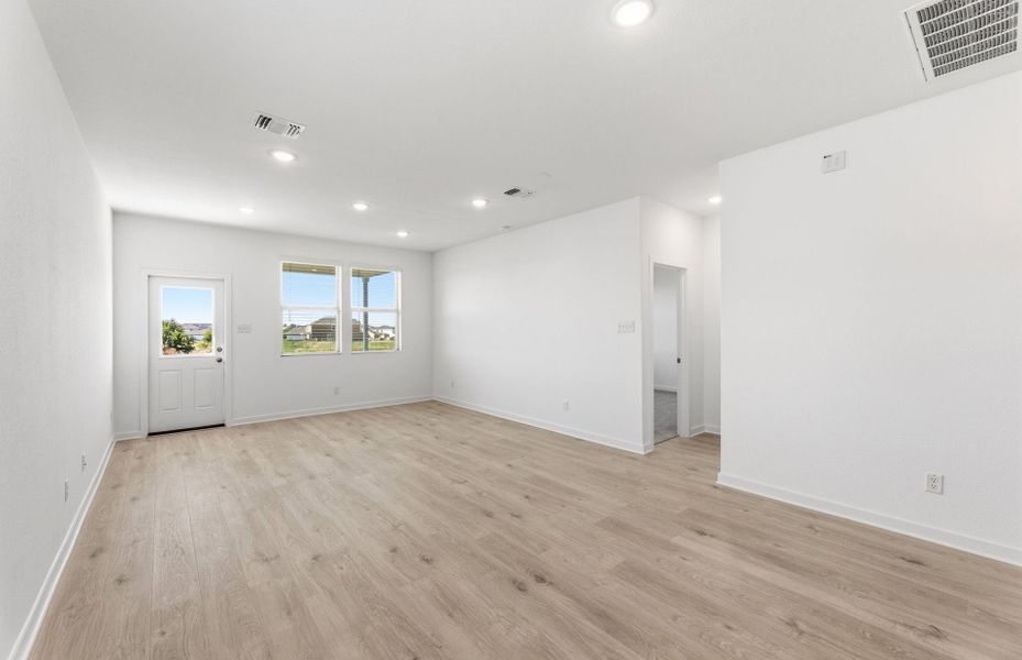 Spacious, unfurnished interior of a new home in Sonterra, Jarrell (Image 48).