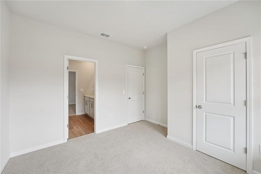 Spacious, unfurnished interior of a new home in Westmont Preserve, Powder Springs (Image 51).