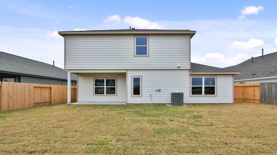 Exterior details and patio area of a home in Cielo, Conroe (Image 3).