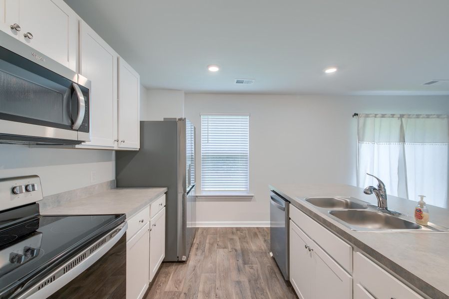 Furnished interior view inside a new home in Stone Ridge, Moncks Corner (Image 5).