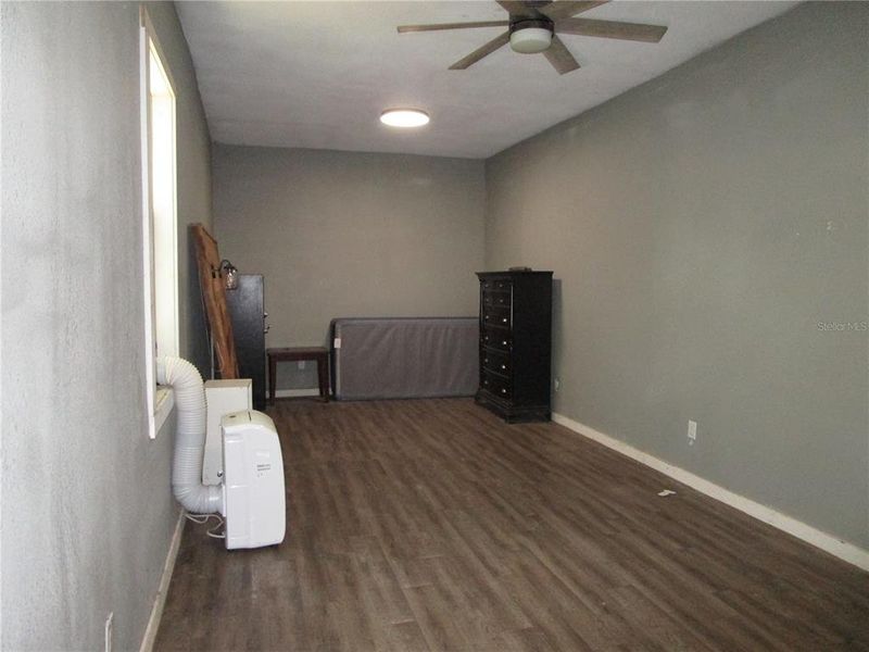 Spacious, unfurnished interior of a new home in , Dade City (Image 4).