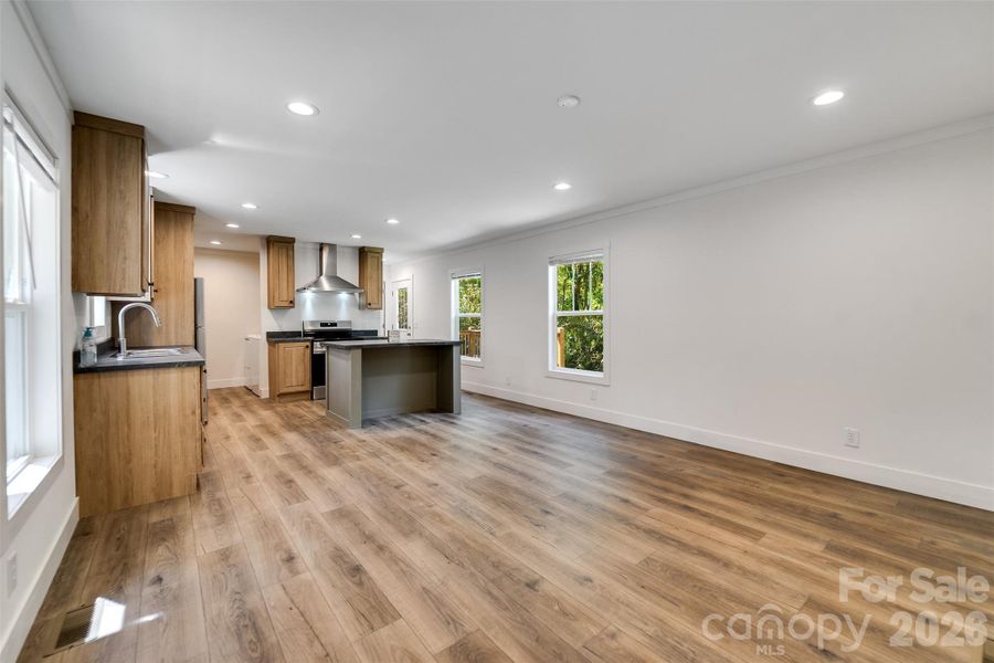 Spacious, unfurnished interior of a new home in , Hayesville (Image 19).