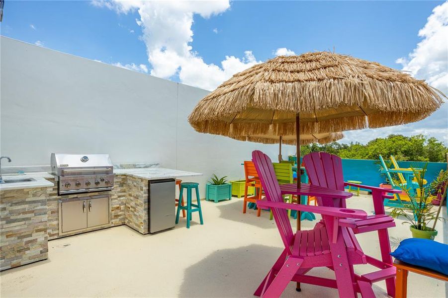Exterior details and patio area of a home in , Pinellas Park (Image 23).