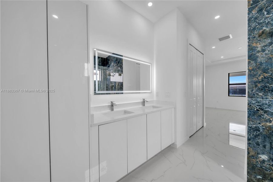 Furnished interior view inside a new home in , Cape Coral (Image 5).