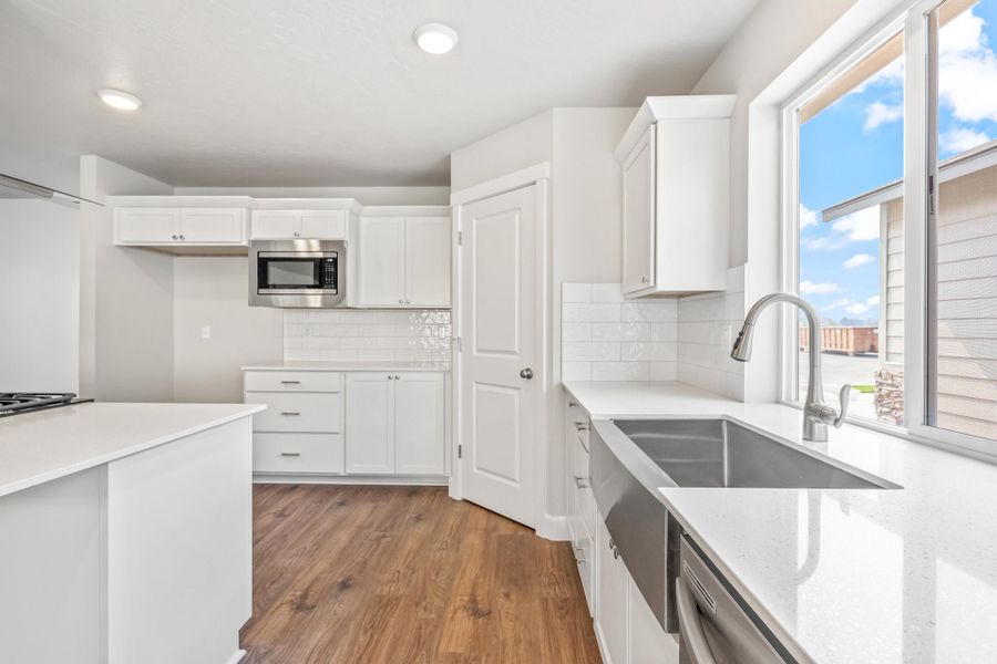Furnished interior view inside a new home in IronHorse, Prineville (Image 17).