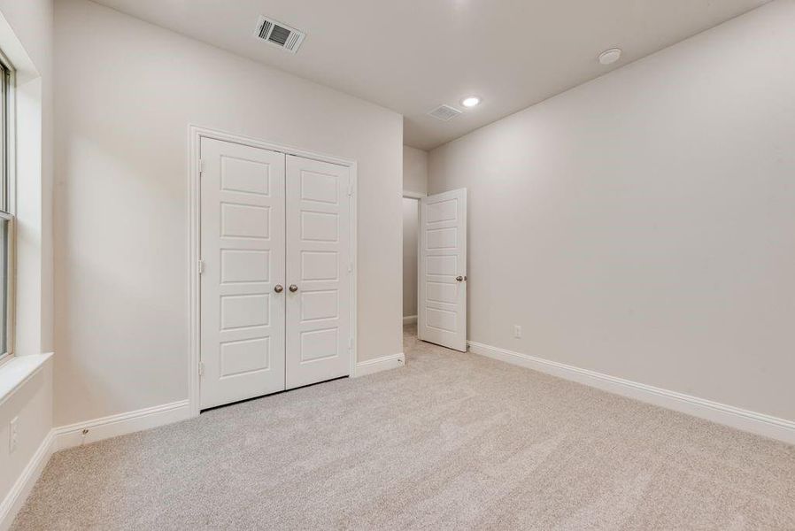 Spacious, unfurnished interior of a new home in Bayside, Rowlett (Image 33).