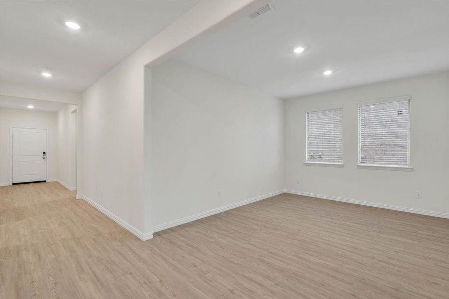 Spacious, unfurnished interior of a new home in , Anna (Image 19).