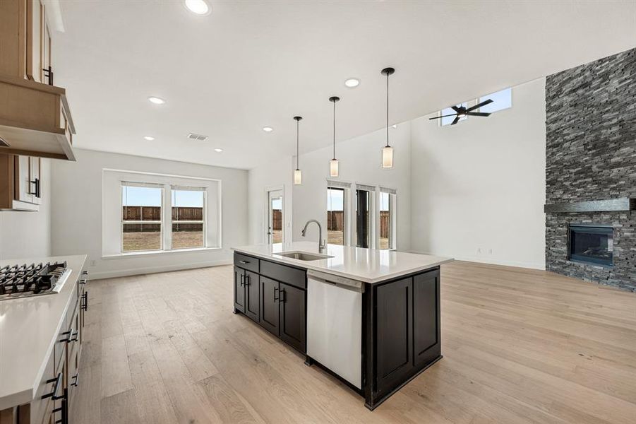 Furnished interior view inside a new home in Terracina, Rockwall (Image 10). Furnished interior view inside a new home in Terracina, Rockwall (Image 10).