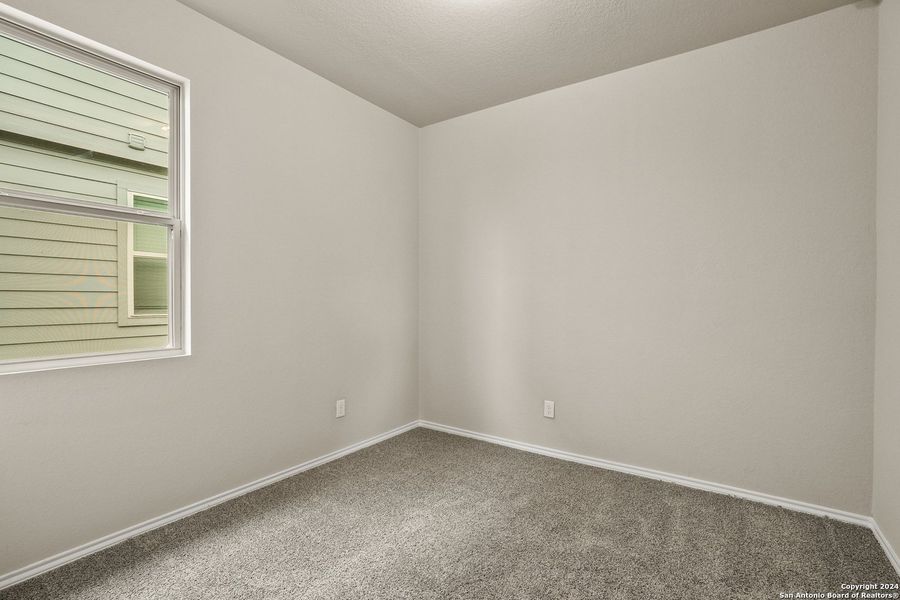 Spacious, unfurnished interior of a new home in Blue Ridge Ranch, San Antonio (Image 14).