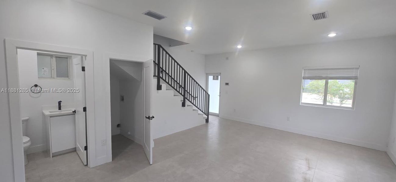 Image 15 of a home in .