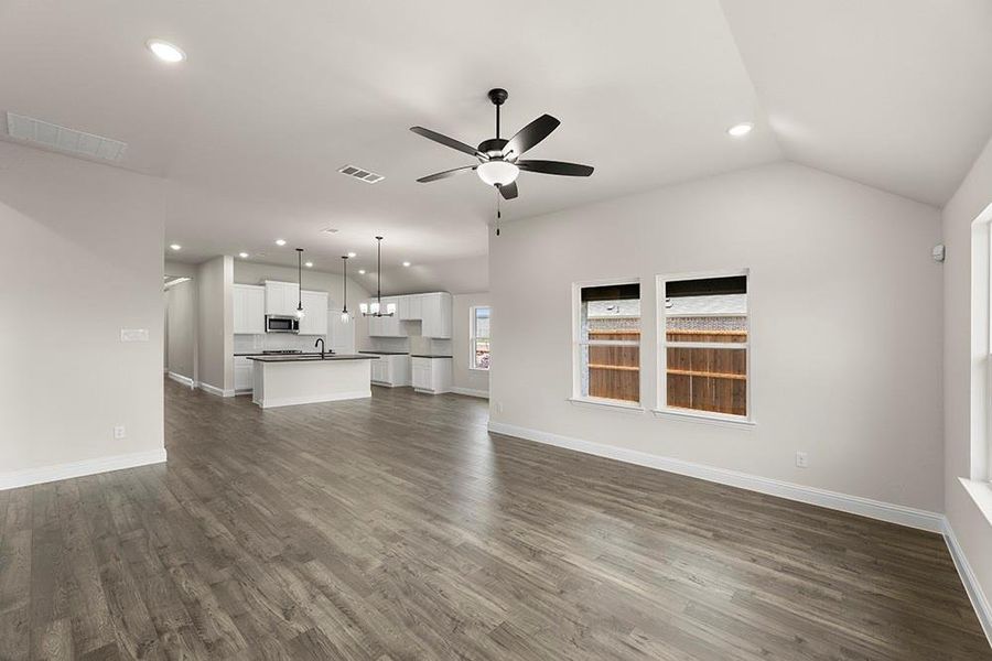 Spacious, unfurnished interior of a new home in Walden Pond, Forney (Image 34).