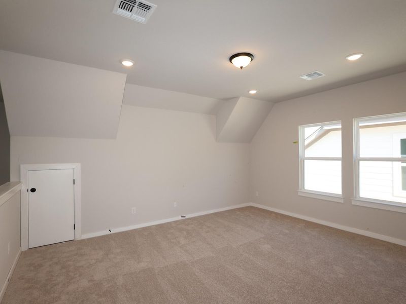 Spacious, unfurnished interior of a new home in Heritage, Dripping Springs (Image 23).