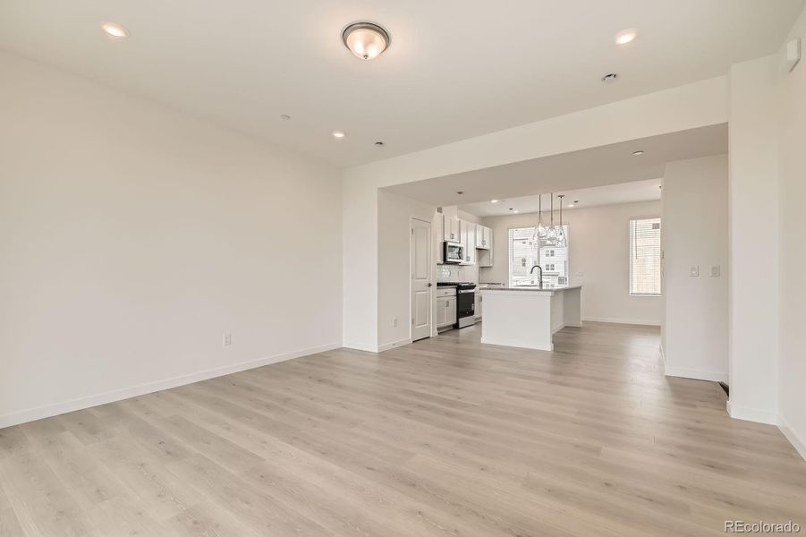 Spacious, unfurnished interior of a new home in , Broomfield (Image 22).