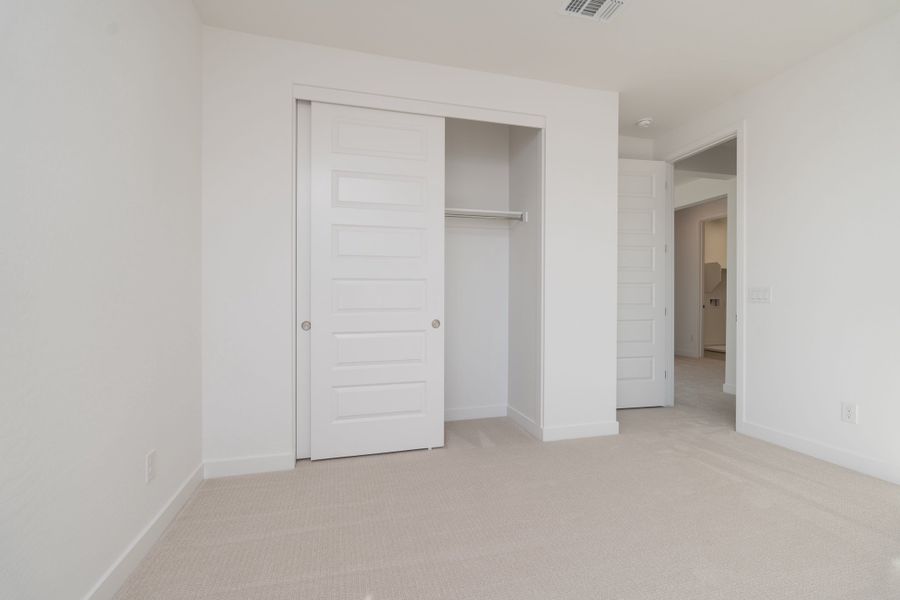 Spacious, unfurnished interior of a new home in Waterston Central, Gilbert (Image 17).